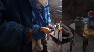 Смазывание клапана вакуумного насоса. Доильный аппарат "Доюшка".