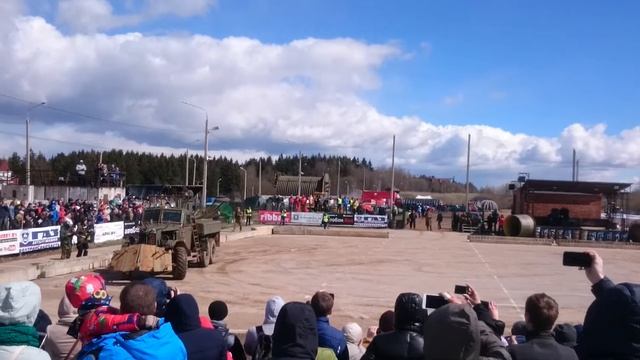 Деревенская жизнь. Мужские развлечения смотреть онлайн