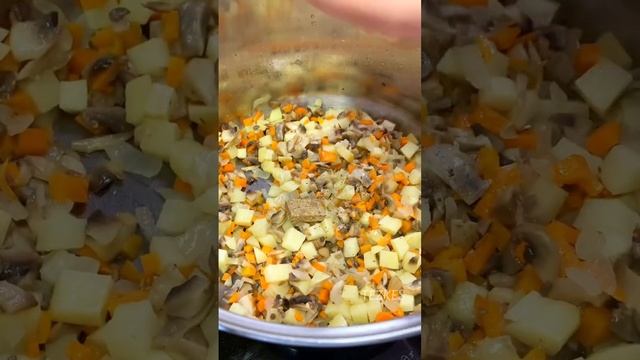 Вкуснейший грибной суп ??? #грибнойсуп #супсгрибами #супгрибной #суп #тезкес смотреть онлайн