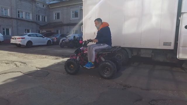 Как завести квадроцикл с ТОЛКАЧА смотреть онлайн