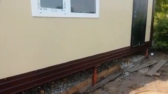 Домик из сендвич панелей на винтовых сваях, размер 3х6м смотреть онлайн
