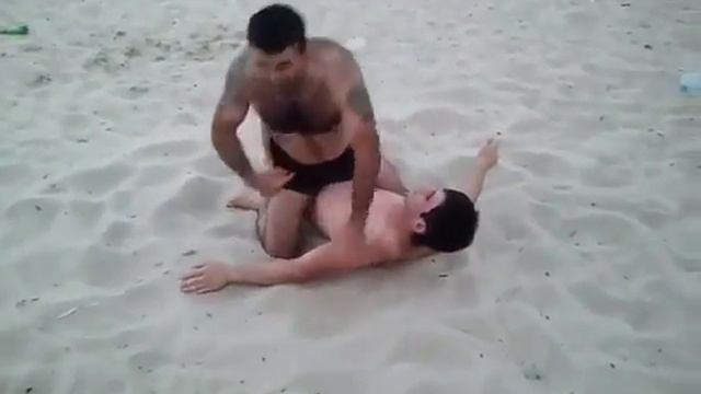 пацан показывает боливые приеми смотреть онлайн