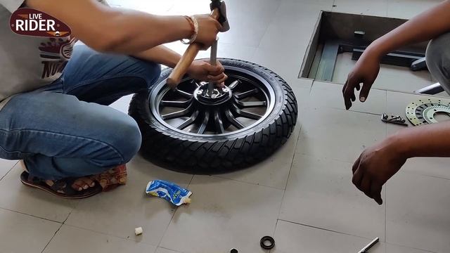 JAWA Classic with Alloy Wheels – Fitting | Review | Ride after upgrade смотреть онлайн