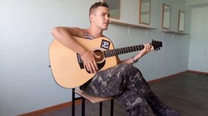 Парень в армии очень круто спел под гитару! Синяя река, мамины глаза