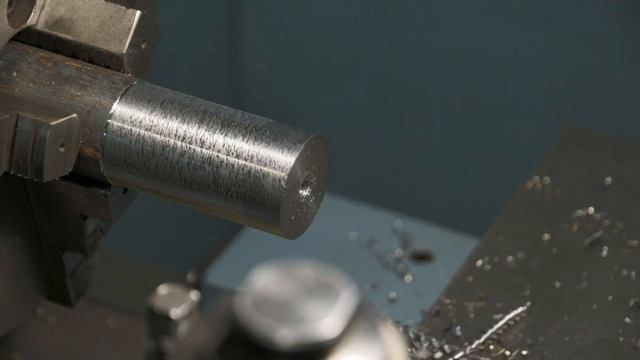 Точим новую державку для центровки в заднюю бабку с КМ3 токарного станка ИЖ 250 ИТВ - первая деталь