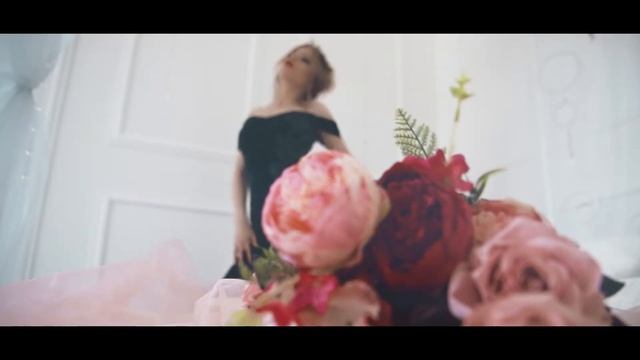 Как научится делать красивые прически? Высокий пучок. Прическа и макияж на выпускной.