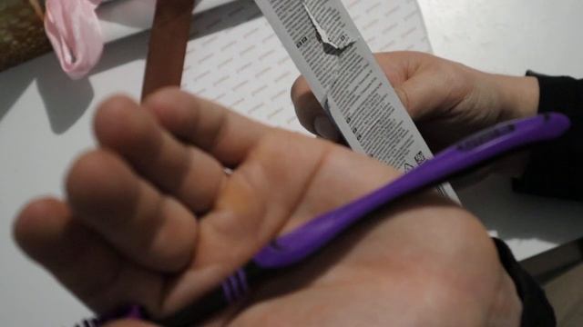 Зубная щетка ORAL B средняя жесткость смотреть онлайн