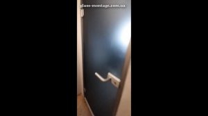 Стеклянная дверь в алюминиевой коробке