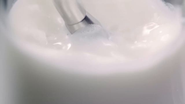 Third Wave Specialty Coffee | Learn the art of making silky microfoam milk | Breville USA смотреть онлайн