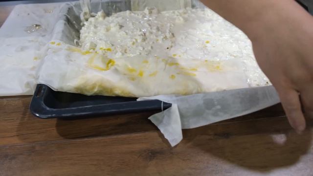 Τυρόπιτα εύκολη με Αλλιώτικη τεχνική του Πάνου - Μια εύκολη τυροπιτα για παιδιά | Live kitchen смотреть онлайн