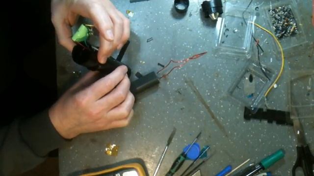 Фонарь-шокер. Схема, замена светодиода. смотреть онлайн