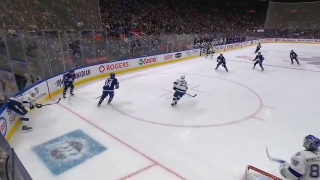 Lightning Fail To Clear, John Tavares Scores With 41 Seconds Left In Game To Force OT смотреть онлайн