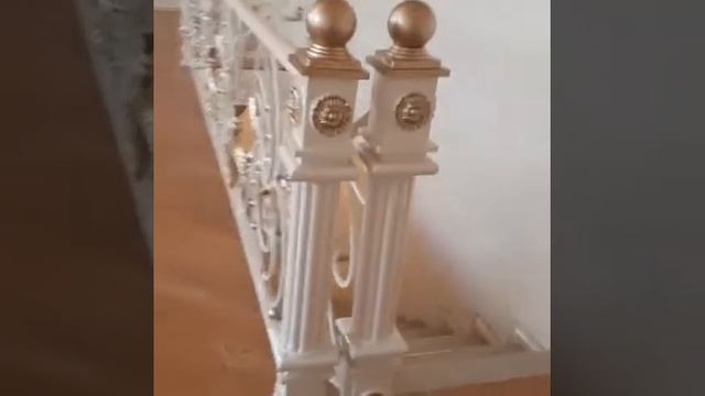 Оформление лестниц перилами с коваными узорами своими руками смотреть онлайн