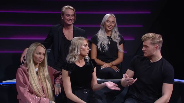 Storbråk i studion när Erica och Marcus får se extramaterialet | Studio Paradise смотреть онлайн