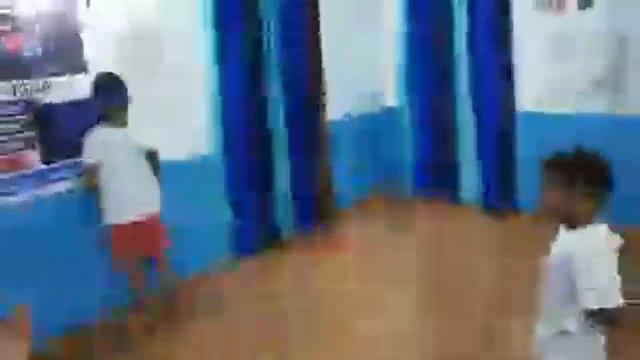 Kids Playing Blindfolded After Advanced Brain Training смотреть онлайн