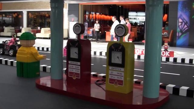 ЭЛЕКТРОМОБИЛИ Автогородок в Мега Белые дачи катаемся на тачках смотреть онлайн