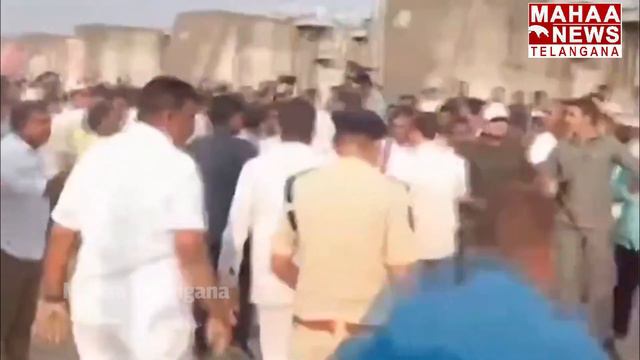 పోలీసులకు, బీఆర్ఎస్ కార్యకర్తలకు మధ్య తోపులాట | BRS | Congress | Mahaa Telangana смотреть онлайн
