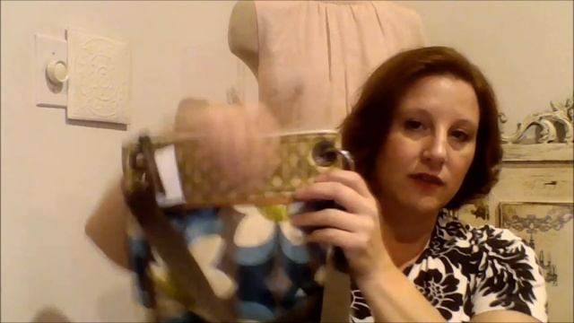 Designer Thrift Haul!! Gucci Pumps, Coach, Dooney & Bourke, Toms, Fossil Key Per Bag смотреть онлайн