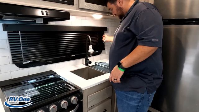 SUPER LIGHT Weight 5th Wheel with AMAZING Rear Kitchen! смотреть онлайн