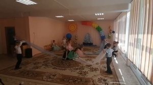 Танец с полотнами "Прекрасное далеко"