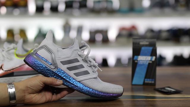 After Wearing 1 month: Adidas UltraBoost 20 Pros & Cons Review! смотреть онлайн