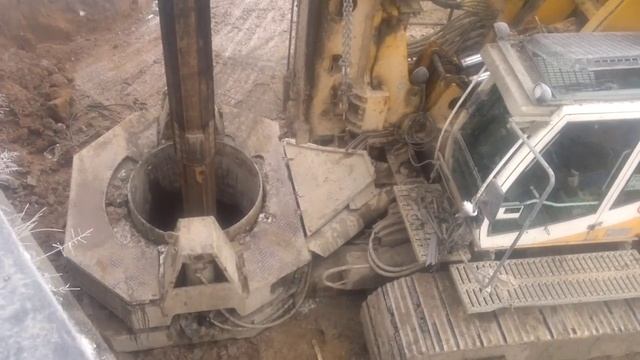 Работа буровой установки Bauer BG 28