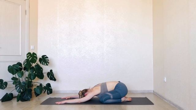 ВИНЬЯСА С НУЛЯ _ йога в потоке для начинающих.mp4