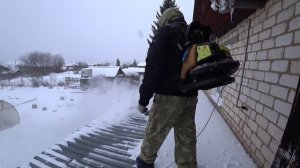 Убираю снег воздуходувкой | Влог
