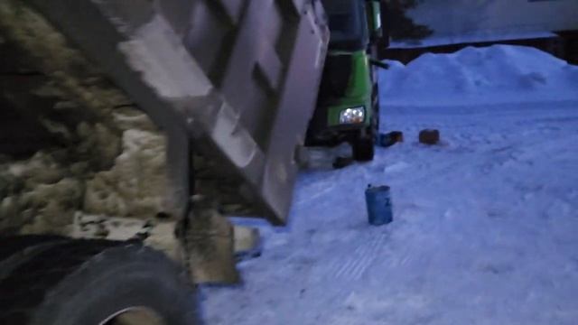 Замена масла на шакмане Х3000 между рейсами. смотреть онлайн