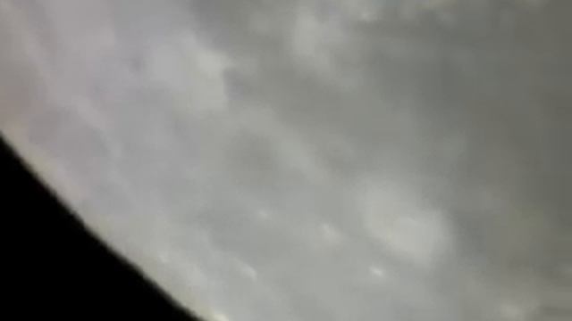 Imagen de la Luna tomada con un telescopio reflector 114/1000 GOTO смотреть онлайн