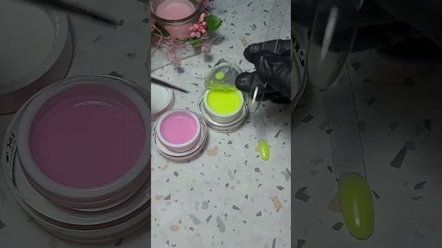 Какой вариант лучше? #маникюр #shorts #nails смотреть онлайн