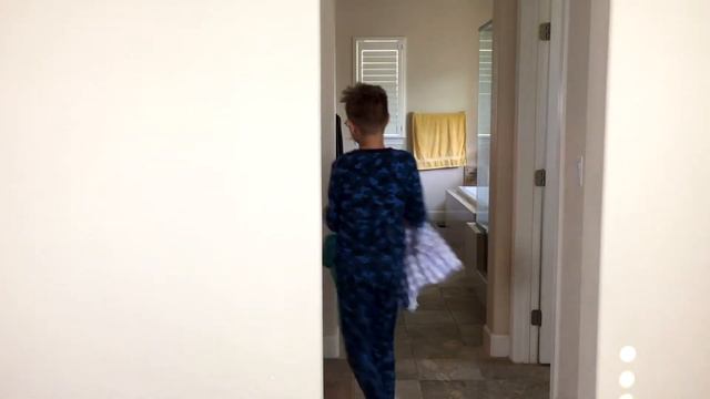 Дети проспали в школу! смотреть онлайн