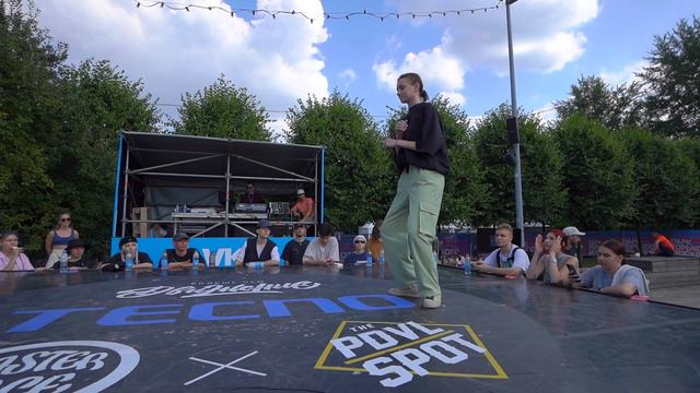 Nikich Vibes vs Sonya Bu ★ 1/8 Hip Hop Solo ★ Движение Battle на VK Fest Москва смотреть онлайн