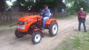 Уралец 220 классный трактор 1 и 4 скорость. Uralets 220 cool tractor 1 and 4 speed