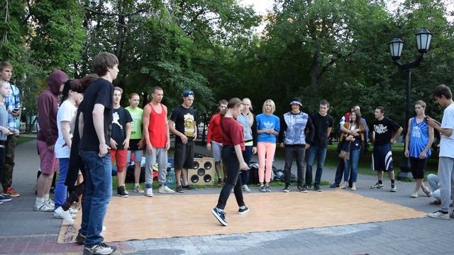 Стрит в Первомайском сквере(06.04.2015) №1 смотреть онлайн