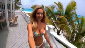 Модель в бикини Аманда Тейлор на Багамах