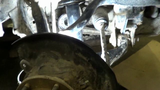 TOYOTA HILUX лечим течь сальника правого привода.