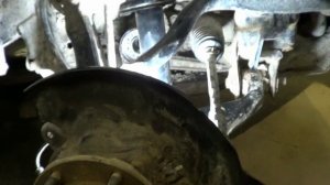 TOYOTA HILUX лечим течь сальника правого привода.