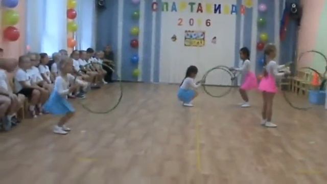 Танец с обручами под шотландскую музыку смотреть онлайн