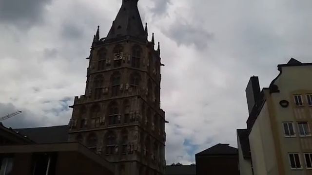 Площадь в Кёльне смотреть онлайн