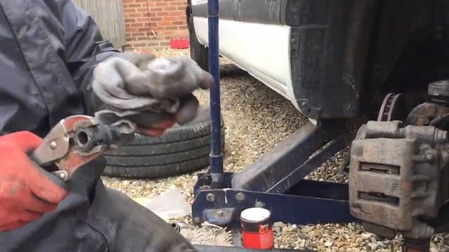 Renault Master Van - Front Shock Absorber / Suspension Strut Replacement How To - Part 3 смотреть онлайн