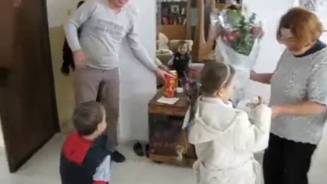 Бабушки день рождения в 2011 году.wmv смотреть онлайн