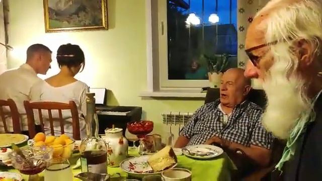 Юрий Сосновский впервые после болезни сел за стол. смотреть онлайн
