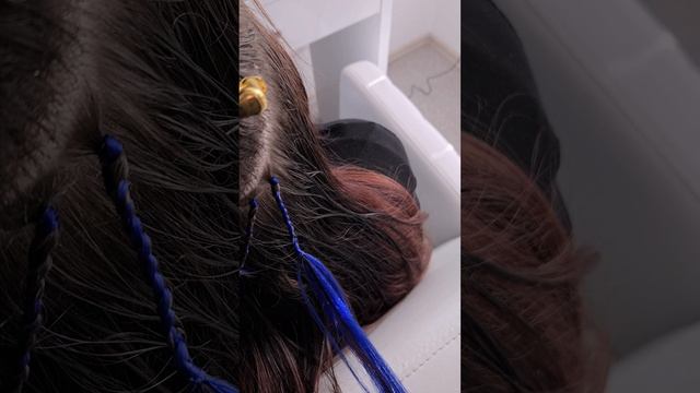 Процесс плетения цветного ряда. Афронаращивание. смотреть онлайн