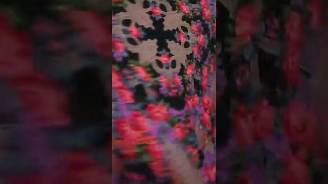 Праздник продолжается! Павловопосадский платок В парке Чаир! Обзор новинки. Pavlovo Posadのショール смотреть онлайн