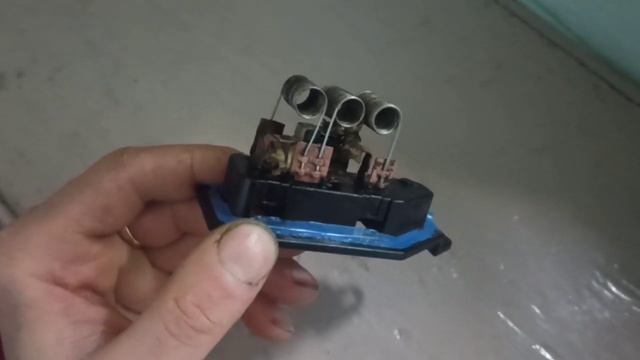 Печка БМВ е34 не работает на всех скоростях по причине неисправности резистора. смотреть онлайн