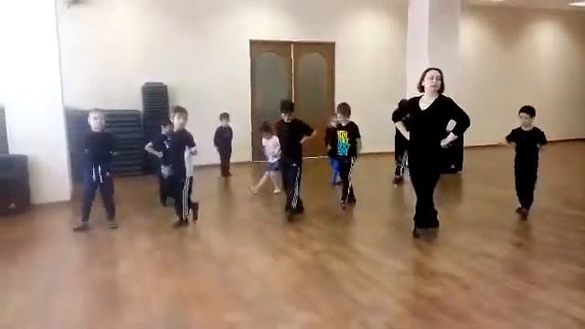 Кавказские танцы- младшая группа.Школа танцев Эхо Кавказа в Москве. 8-963-784-97-47 смотреть онлайн