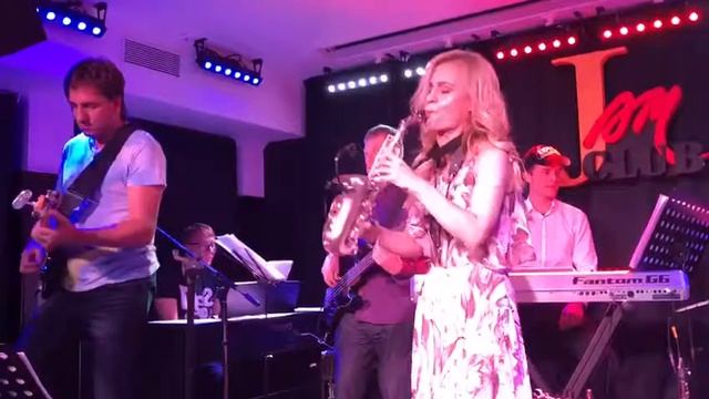 Таня Ларина Саксофон с Владимиром Агафонниковым,Agafonnikov Band смотреть онлайн