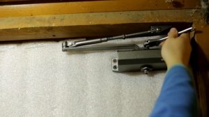 Как легко самостоятельно установить дверной доводчик