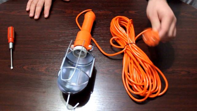 Отзыв: Автомобильный фонарь-переноска Vitol Штурмовик смотреть онлайн